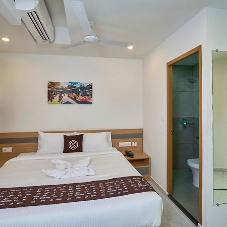 Sapphire Club Hub Hotel Kochi Exterior photo