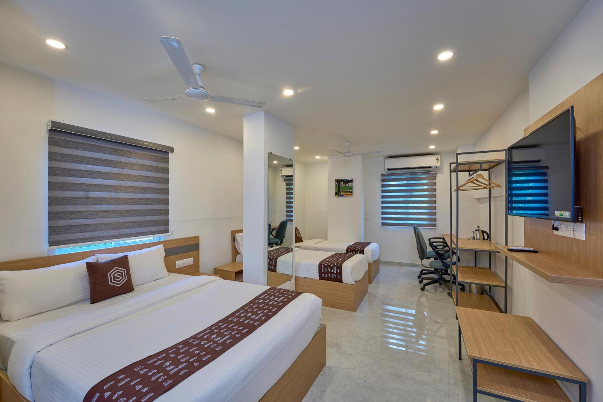 Sapphire Club Hub Hotel Kochi Exterior photo