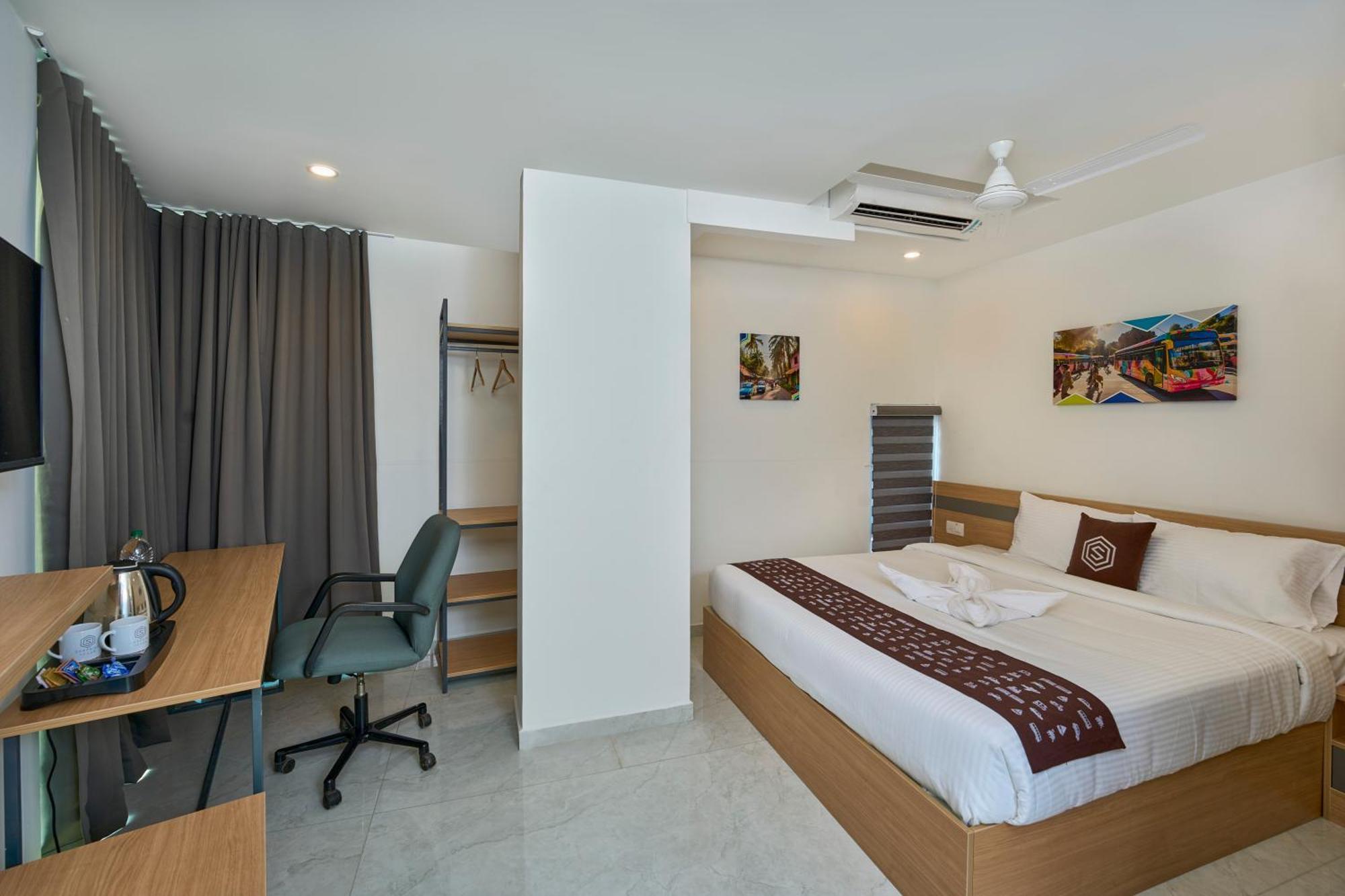 Sapphire Club Hub Hotel Kochi Exterior photo