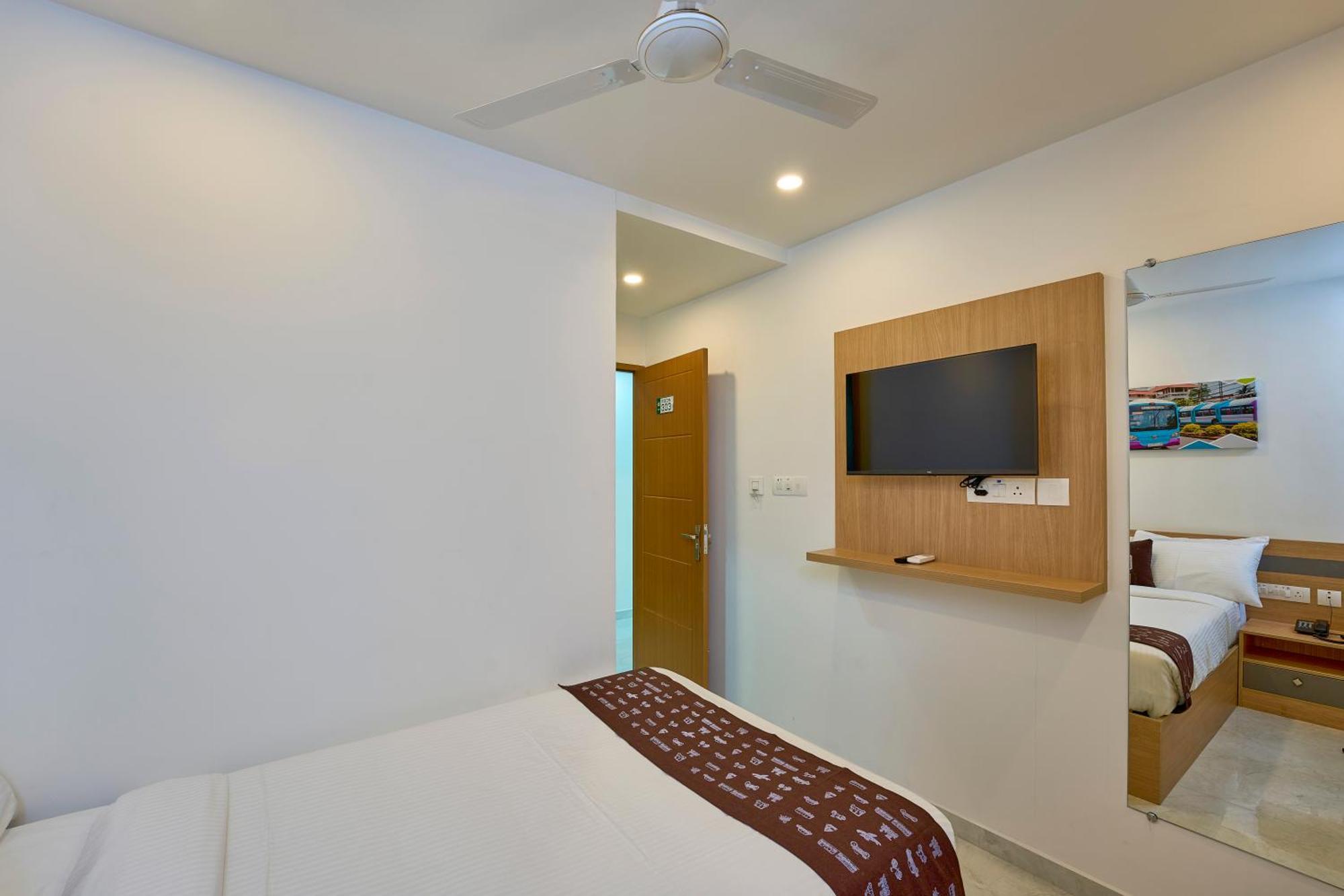 Sapphire Club Hub Hotel Kochi Exterior photo