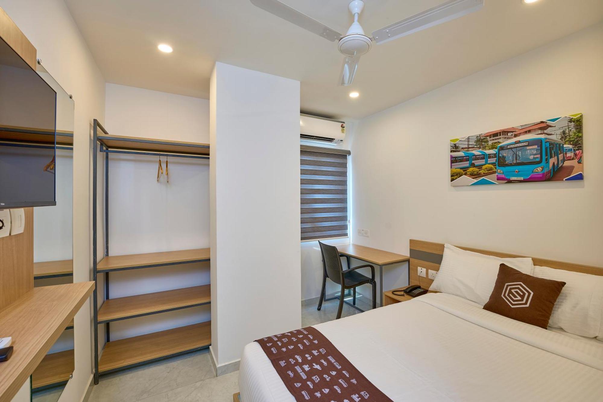 Sapphire Club Hub Hotel Kochi Exterior photo