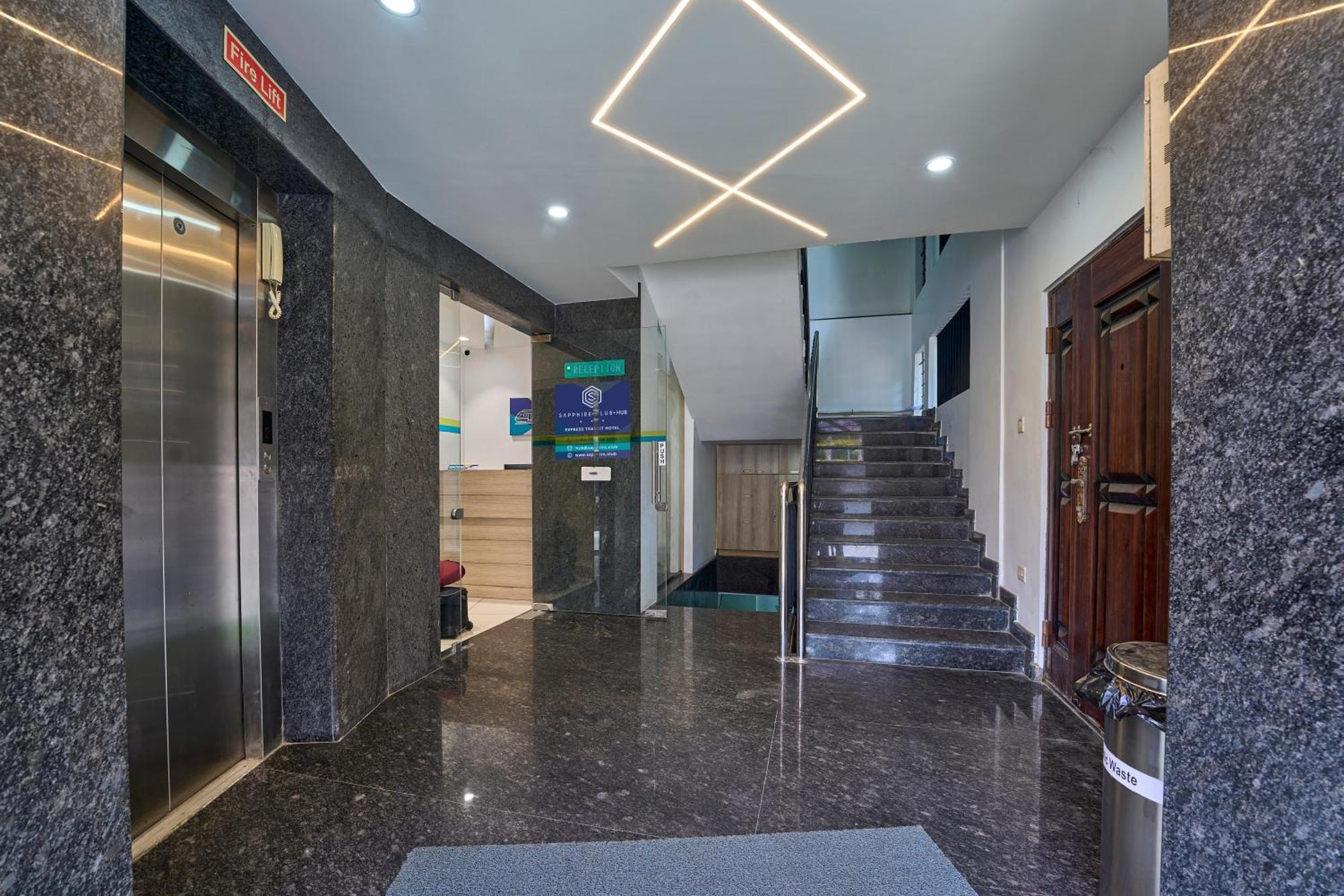 Sapphire Club Hub Hotel Kochi Exterior photo